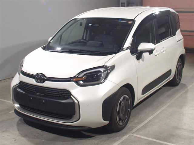 TOYOTA SIENTA — фото
