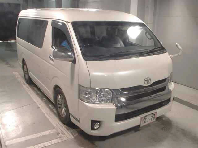 TOYOTA HIACE — фото