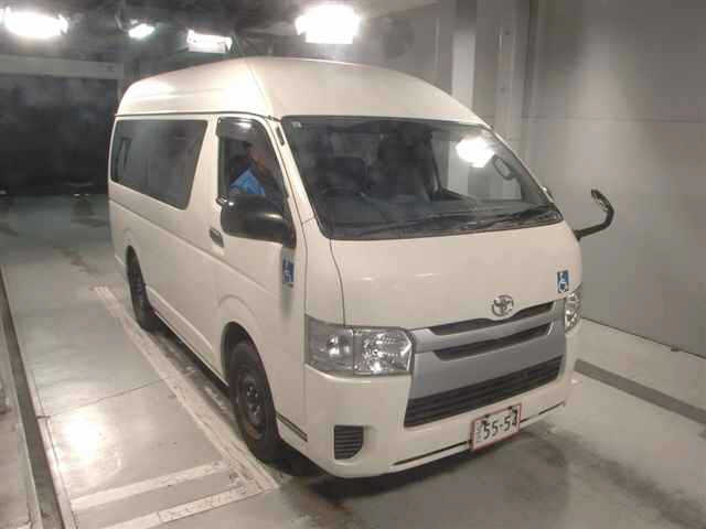 TOYOTA HIACE — фото