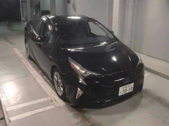 TOYOTA PRIUS — фото