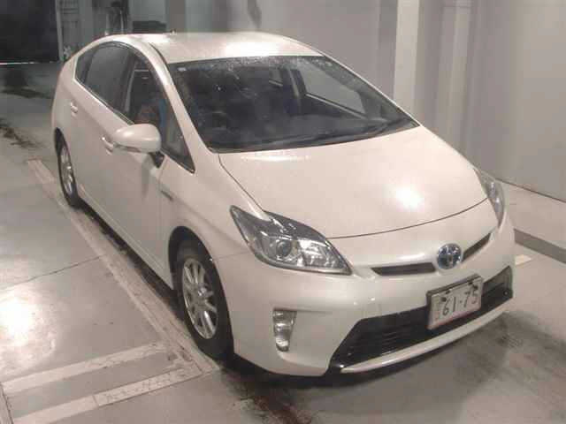 TOYOTA PRIUS — фото