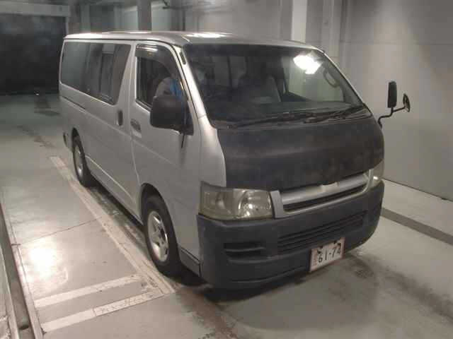 TOYOTA HIACE — фото
