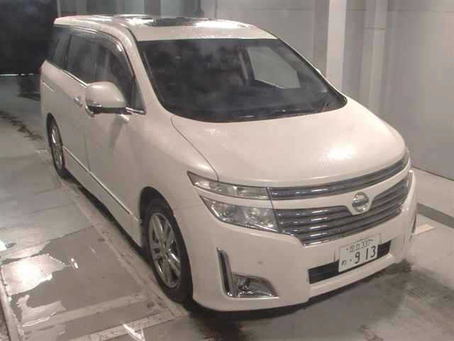 NISSAN ELGRAND — фото