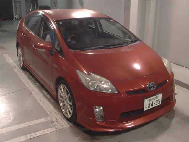 TOYOTA PRIUS — фото