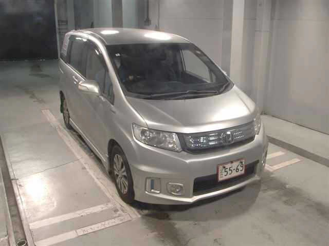 HONDA FREED — фото