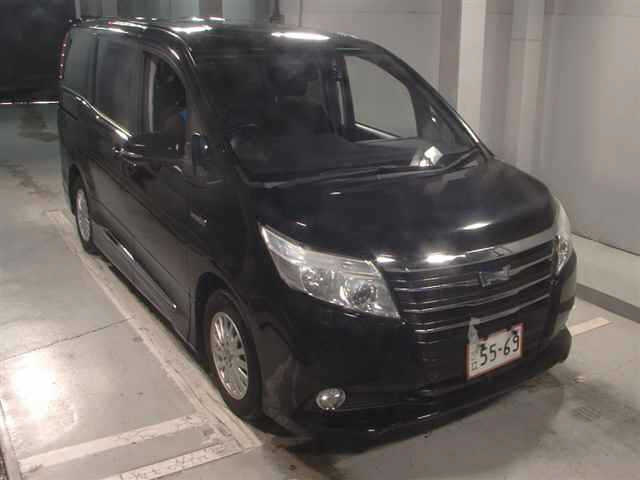 TOYOTA NOAH — фото