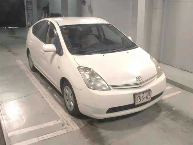 TOYOTA PRIUS — фото