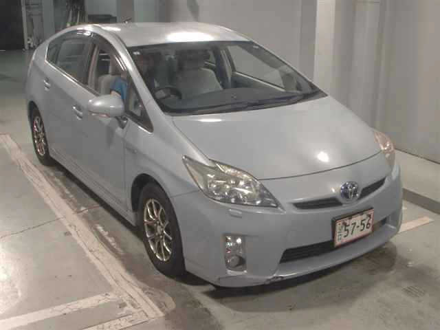 TOYOTA PRIUS — фото
