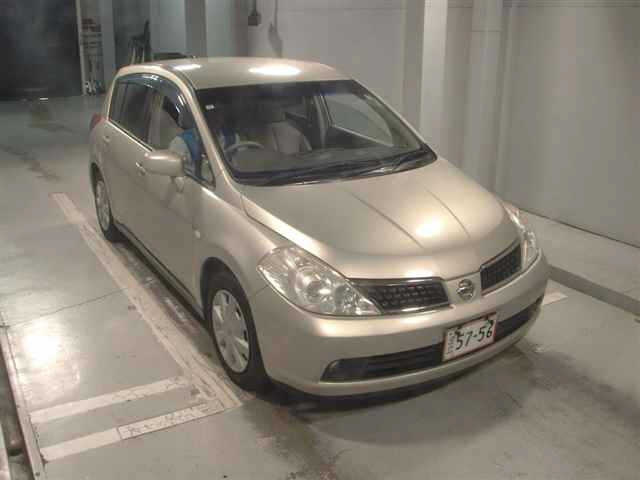 NISSAN TIIDA