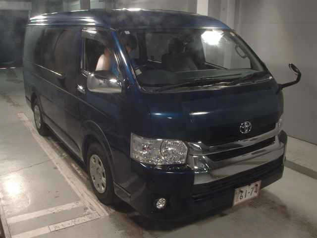 TOYOTA HIACE — фото