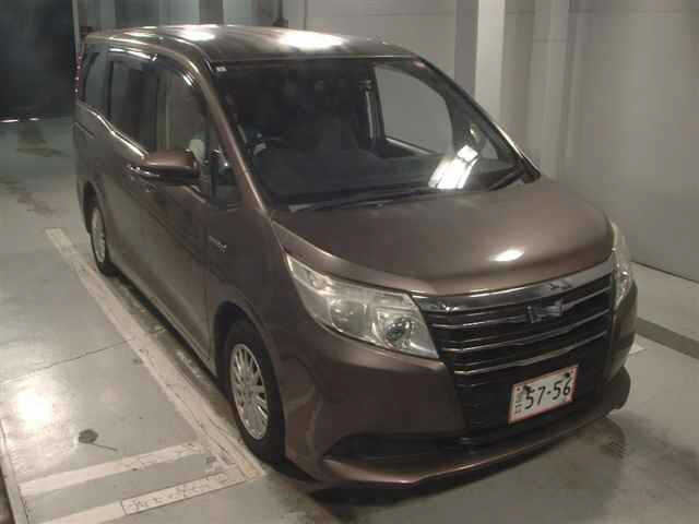 TOYOTA NOAH — фото