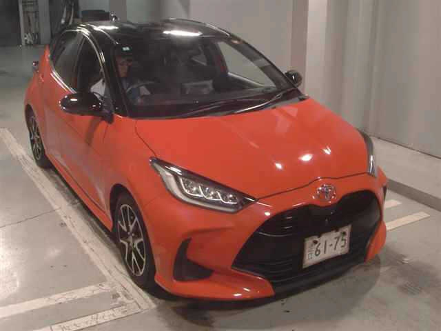 TOYOTA YARIS — фото