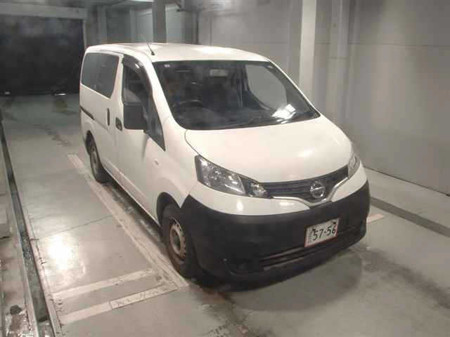 NISSAN NV200