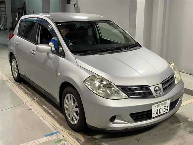 NISSAN TIIDA