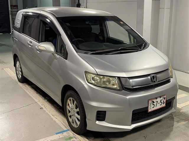 HONDA FREED — фото