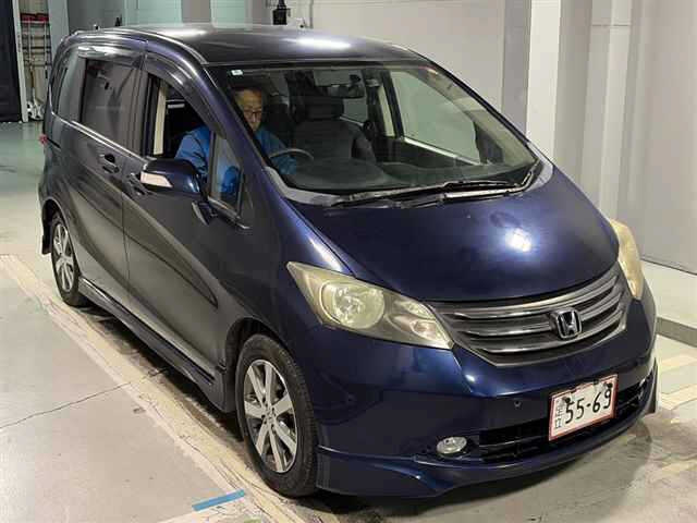 HONDA FREED — фото
