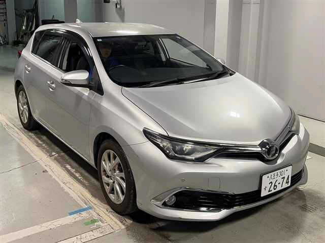 TOYOTA AURIS — фото