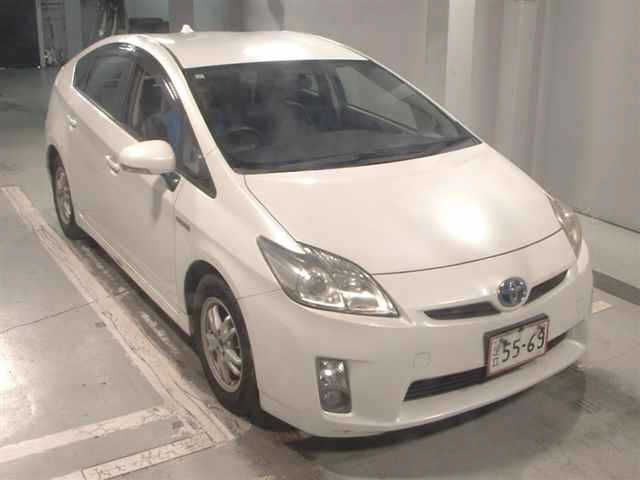 TOYOTA PRIUS — фото