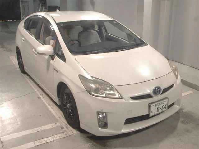 TOYOTA PRIUS — фото
