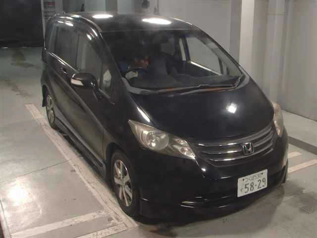 HONDA FREED — фото