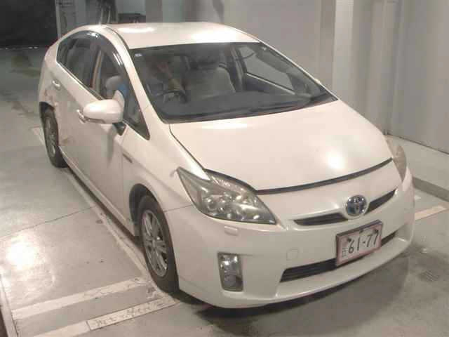 TOYOTA PRIUS — фото
