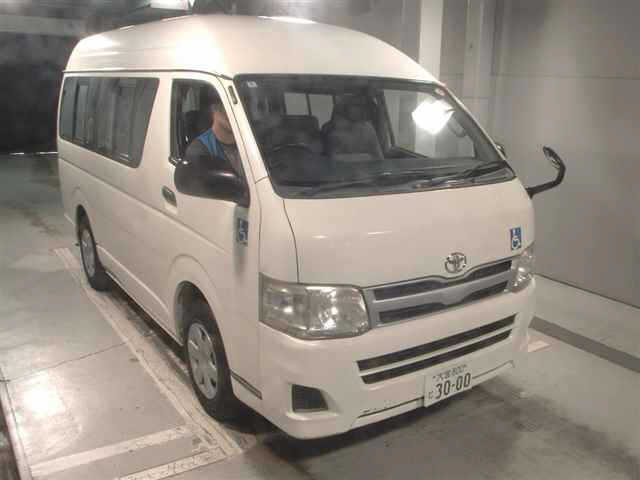 TOYOTA HIACE — фото