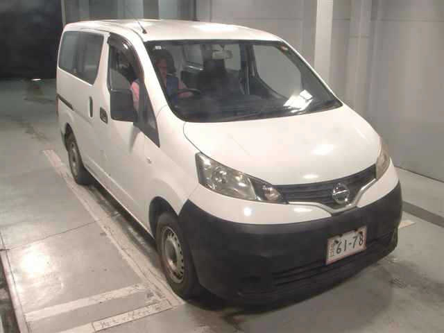 NISSAN NV200