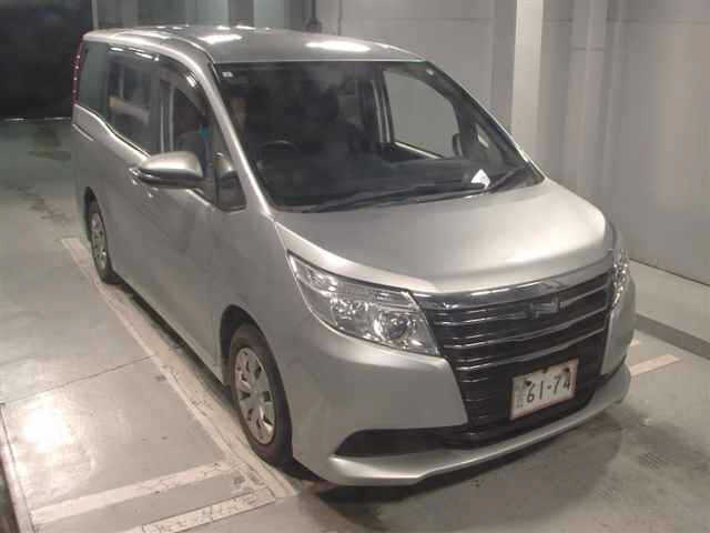 TOYOTA NOAH — фото