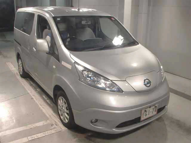 NISSAN NV200