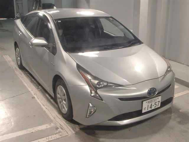 TOYOTA PRIUS — фото