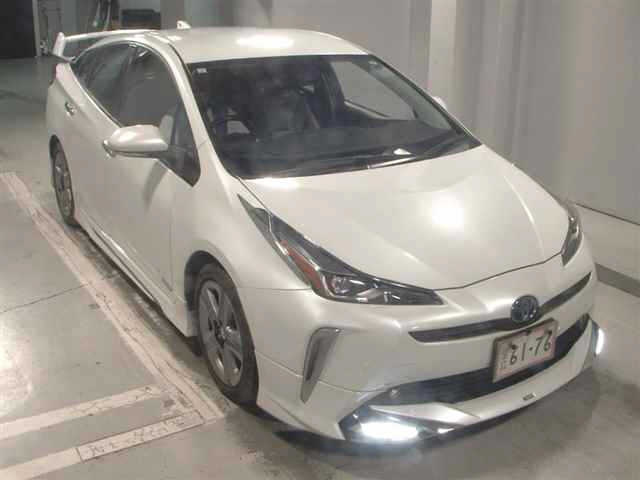 TOYOTA PRIUS — фото