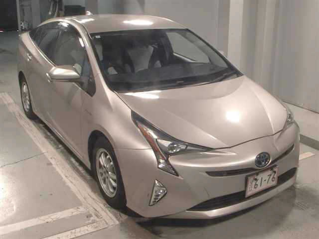TOYOTA PRIUS — фото