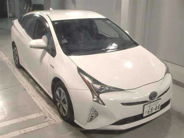 TOYOTA PRIUS — фото