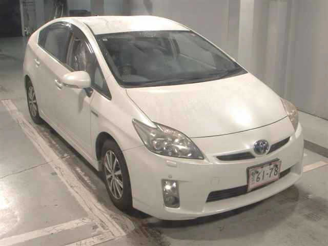 TOYOTA PRIUS — фото