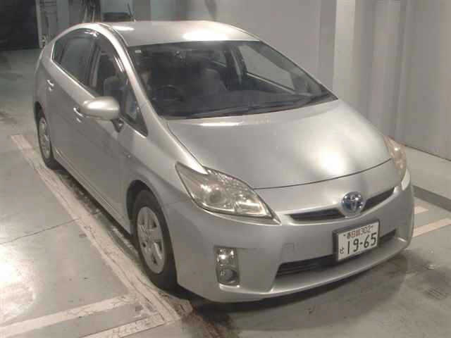 TOYOTA PRIUS — фото