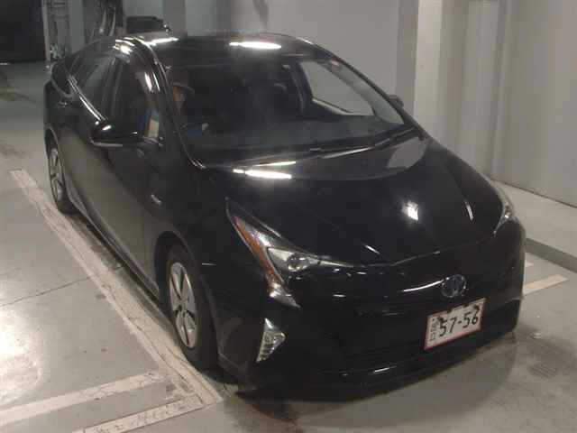 TOYOTA PRIUS — фото