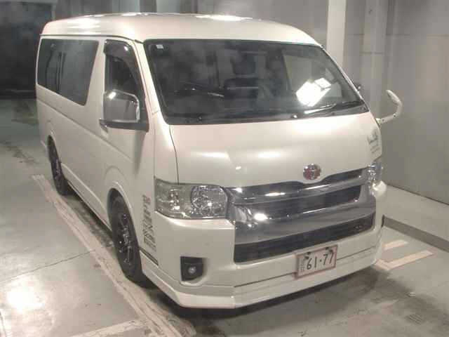TOYOTA HIACE — фото