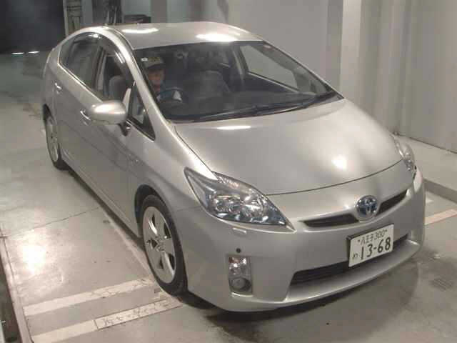 TOYOTA PRIUS — фото