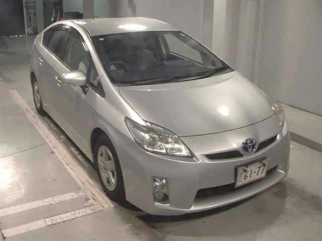 TOYOTA PRIUS — фото