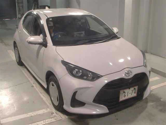 TOYOTA YARIS — фото