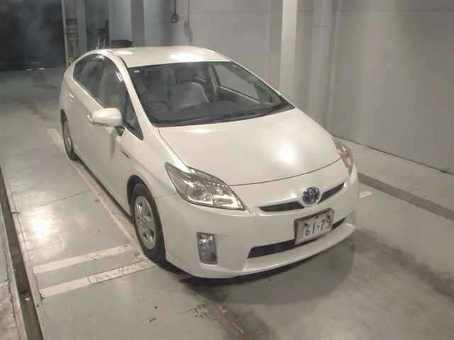TOYOTA PRIUS — фото