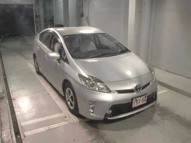 TOYOTA PRIUS — фото