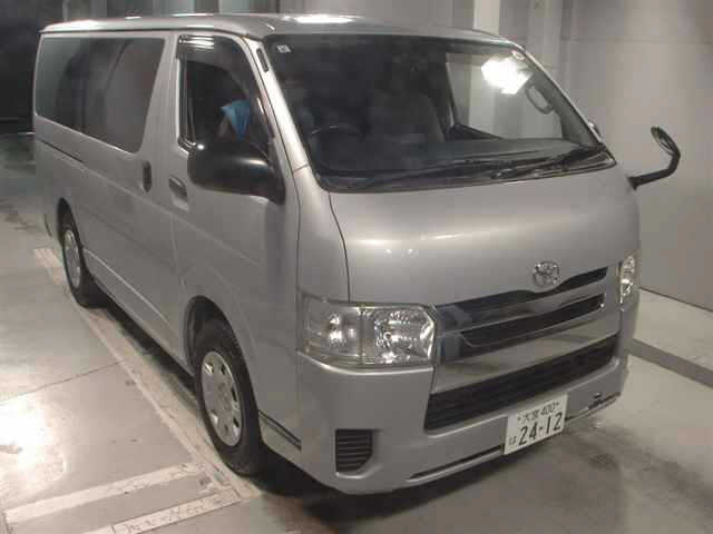 TOYOTA HIACE — фото
