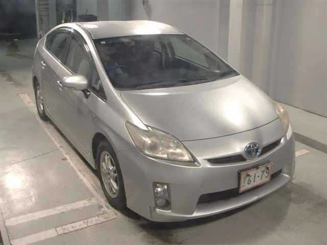 TOYOTA PRIUS — фото