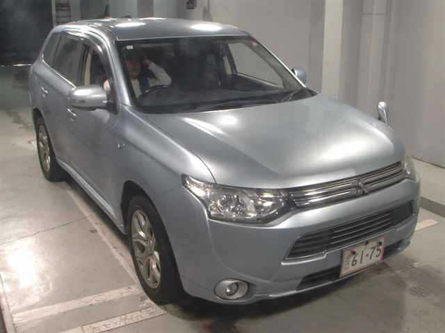 MITSUBISHI OUTLANDER — фото