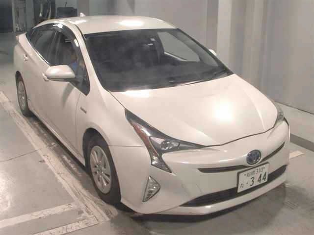 TOYOTA PRIUS — фото