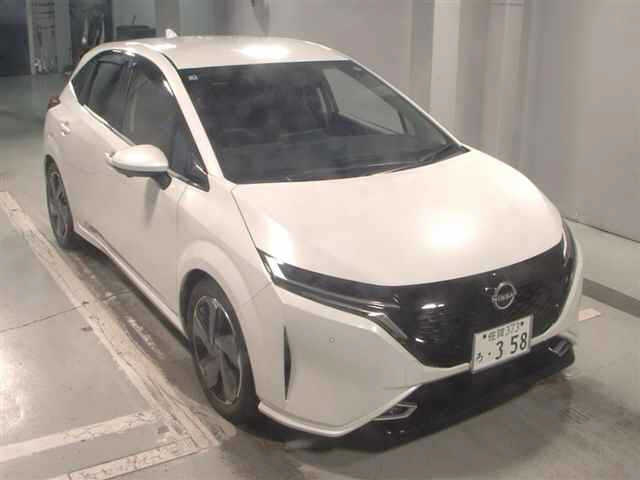 NISSAN AURA — фото