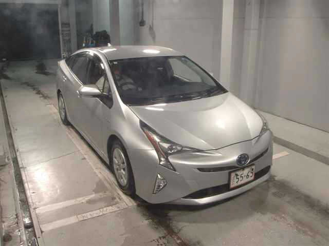 TOYOTA PRIUS — фото