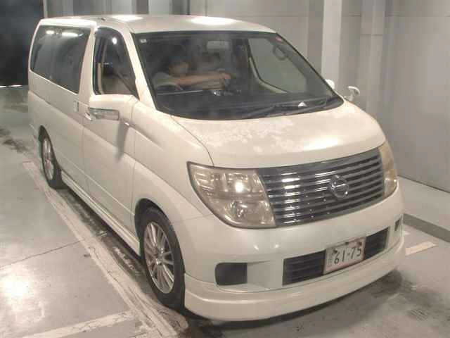 NISSAN ELGRAND — фото