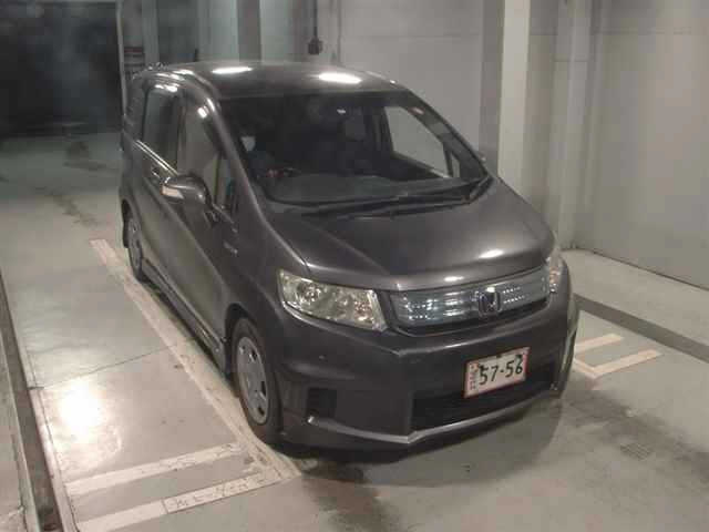 HONDA FREED — фото